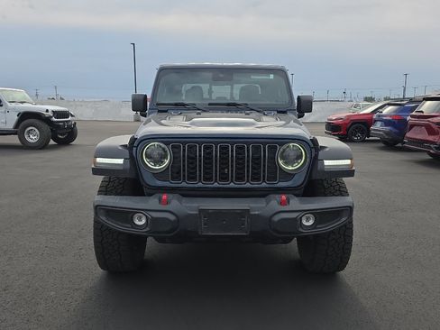 Used 2025 Jeep Gladiator Rubicon w/ Convenience Group AWD/4WD image 2