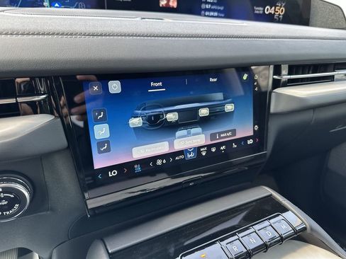 New 2025 Lincoln Navigator Reserve AWD/4WD image 19