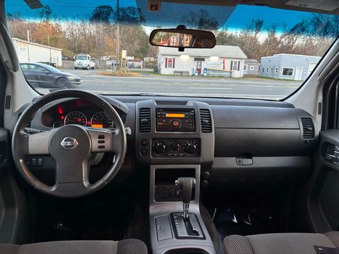 Used 2012 Nissan Pathfinder S image 28