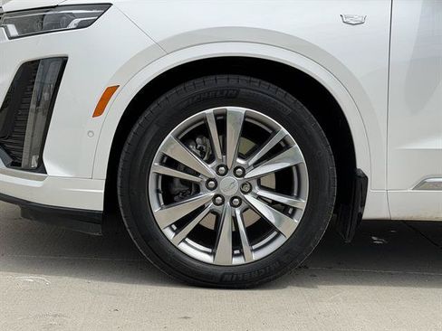 Used 2024 Cadillac XT6 Premium Luxury w/ Technology Package AWD/4WD image 9