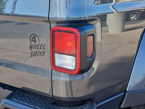 Used 2021 Jeep Gladiator Willys image 39