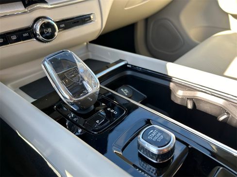 New 2026 Volvo XC60 B5 Ultra w/ Protection Package Premier image 19