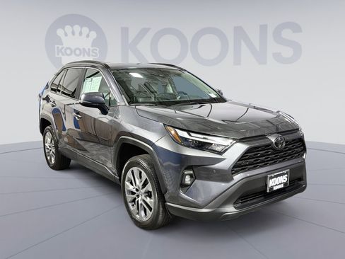 Used 2023 Toyota RAV4 XLE Premium image 10