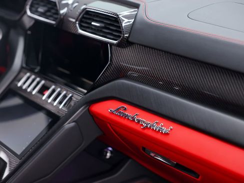 Used 2022 Lamborghini Urus image 22
