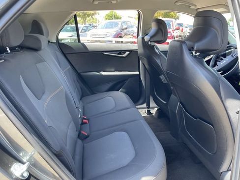Used 2025 Kia Niro LX FWD image 26