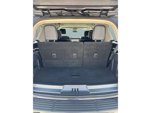 Used 2024 Ford Expedition XLT RWD image 9