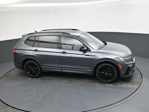 Used 2022 Volkswagen Tiguan SE R-Line image 25