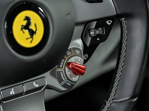 Used 2018 Ferrari 812 Superfast RWD image 26