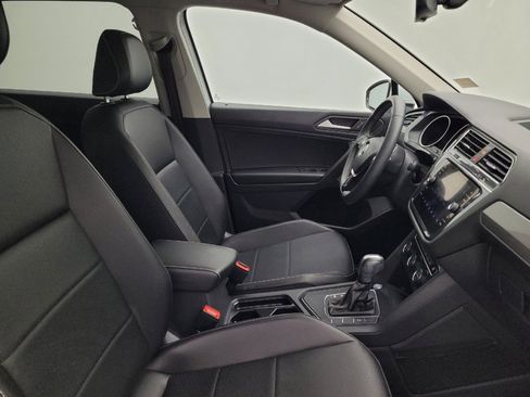 Used 2021 Volkswagen Tiguan SE w/ Panoramic Sunroof Package FWD image 21
