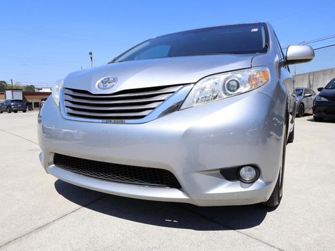 Used 2015 Toyota Sienna XLE image 33
