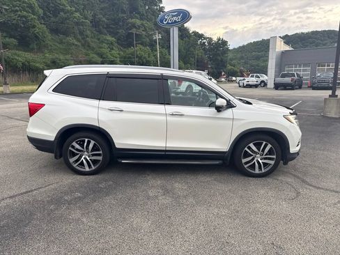 Used 2017 Honda Pilot Touring image 2