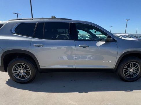 Used 2025 GMC Acadia Elevation image 9