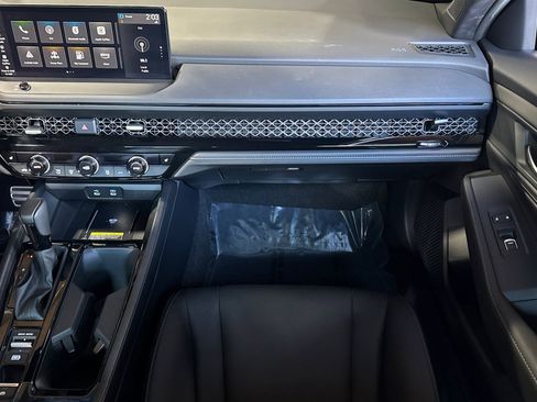 Used 2025 Honda Accord Sport image 29