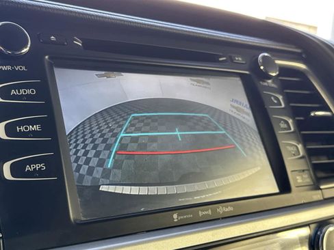 Used 2018 Toyota Highlander XLE image 19