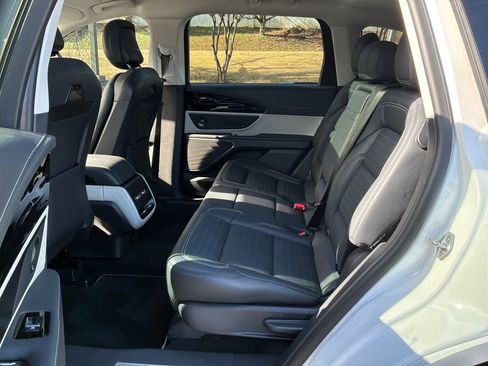 Used 2025 Lincoln Nautilus Reserve image 25