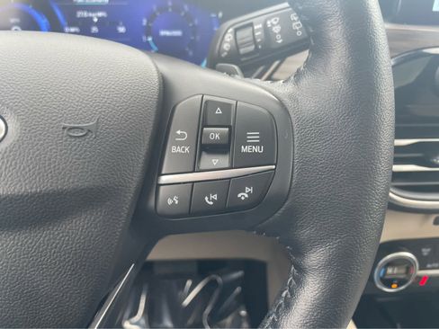 Used 2020 Ford Escape Titanium image 19