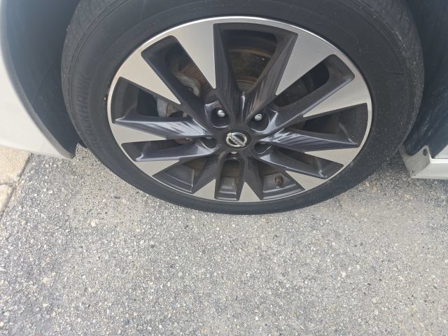 Certified 2016 Nissan Sentra SR w/ SR Premium Package FWD image 10