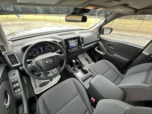 Used 2024 Nissan Frontier SV w/ Technology Package image 17