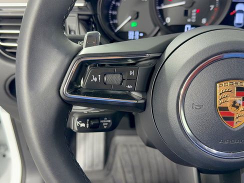 Certified 2026 Porsche Macan AWD/4WD image 18
