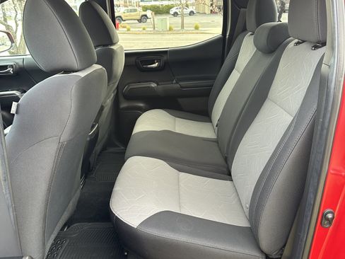 Used 2022 Toyota Tacoma TRD Off-Road w/ Technology Package image 19