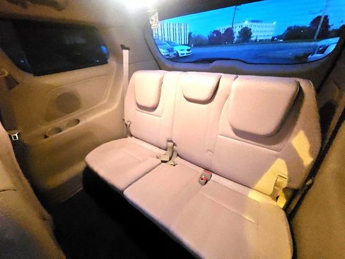 Used 2015 Kia Sedona LX w/ LX Convenience Package image 22