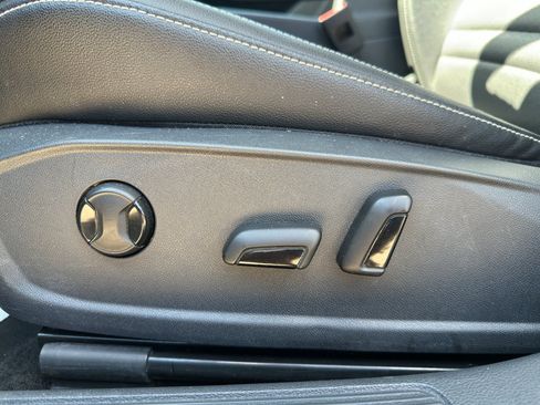 Used 2024 Volkswagen Jetta SE FWD image 11