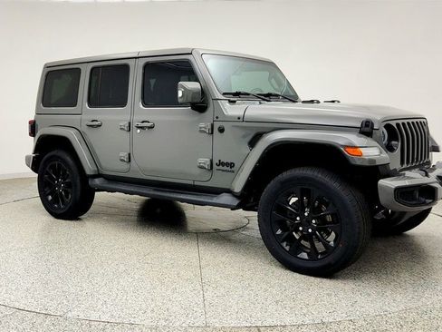 Used 2022 Jeep Wrangler Unlimited Sahara AWD/4WD image 3