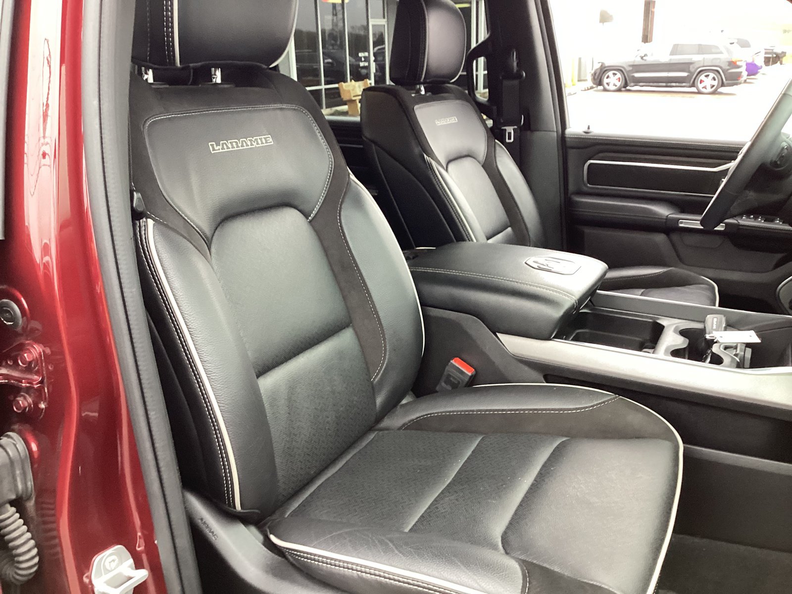 Used 2025 RAM 1500 Laramie AWD/4WD image 16