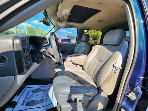 Used 2005 Chevrolet Avalanche Z71 w/ Sun And Sound Package image 10