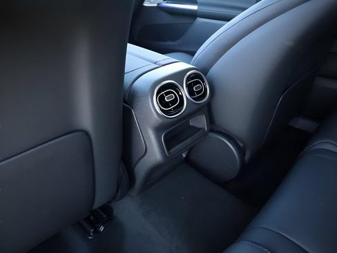 Used 2026 Mercedes-Benz GLC 300 4MATIC image 24