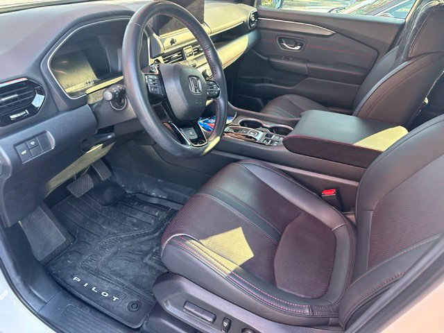 Used 2026 Honda Pilot Black Edition image 12
