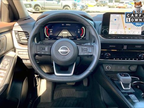 Used 2023 Nissan Rogue Platinum image 5