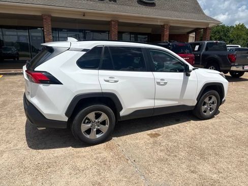 Used 2025 Toyota RAV4 XLE FWD image 5