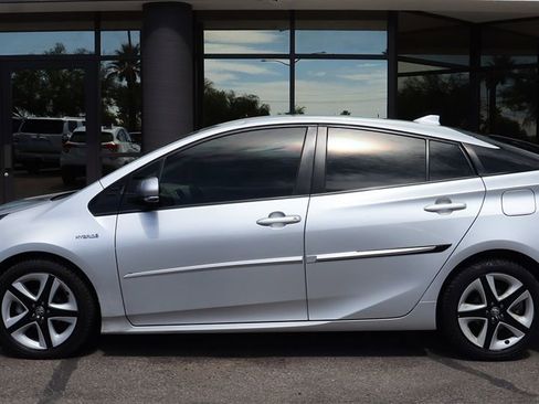 Used 2016 Toyota Prius Three Touring image 8