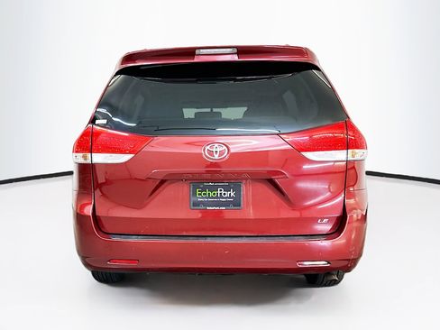 Used 2014 Toyota Sienna LE image 7