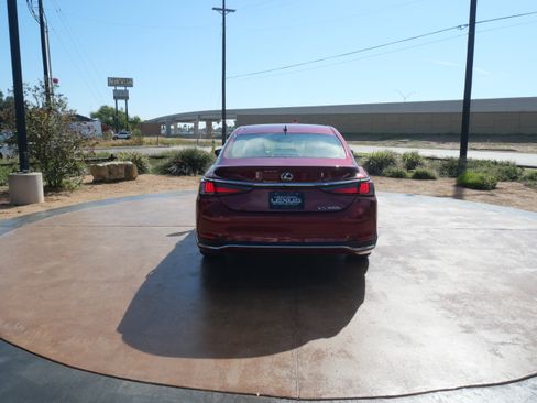 Certified 2025 Lexus ES 300h ES 300h image 3