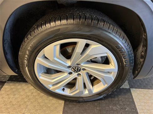 Certified 2022 Volkswagen Atlas SE image 9