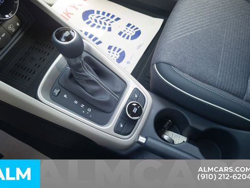 Used 2025 Hyundai Venue Limited image 24