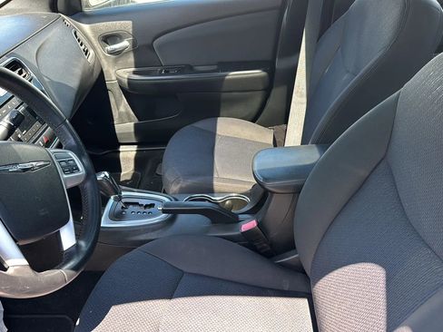 Used 2012 Chrysler 200 Touring FWD image 5