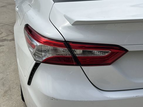 Used 2020 Toyota Camry SE FWD image 11