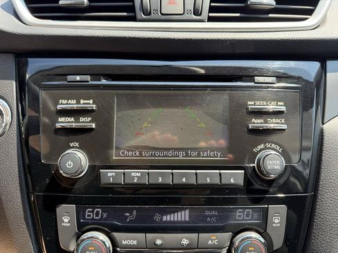 Used 2015 Nissan Rogue SV w/ SV Moonroof Package AWD/4WD image 11