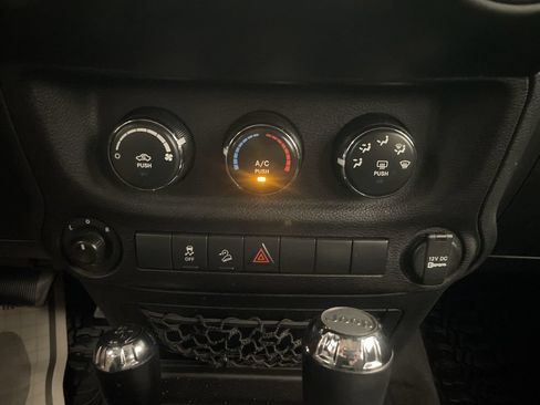 Used 2018 Jeep Wrangler Unlimited Sport S AWD/4WD image 9