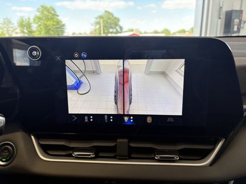 Used 2025 Chevrolet Equinox LT w/ Convenience Package II FWD image 17