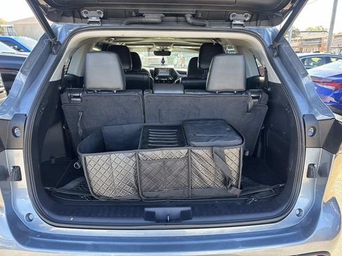 Used 2022 Toyota Highlander XLE image 10