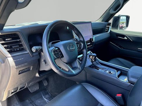 Used 2024 Lexus GX 550 w/ Accessory Package (31) AWD/4WD image 17