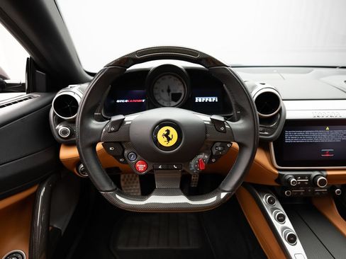 Used 2018 Ferrari GTC4Lusso T RWD image 10