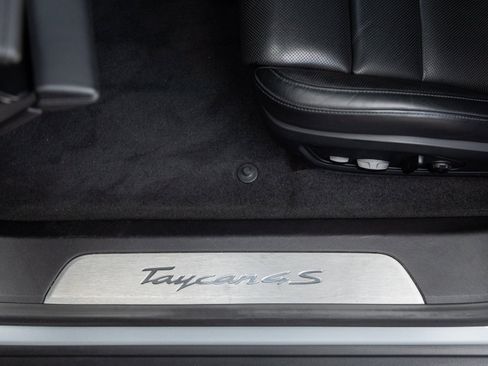 Used 2020 Porsche Taycan 4S image 22