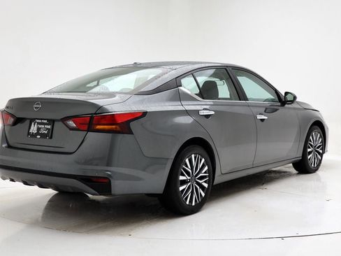 Used 2025 Nissan Altima 2.5 SV FWD image 8