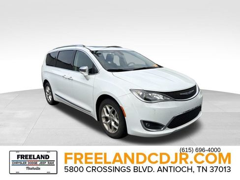 Used 2020 Chrysler Pacifica Limited FWD image 1