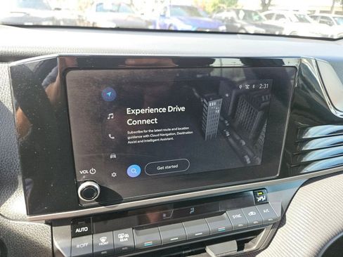 Used 2025 Toyota Camry SE w/ Convenience Package image 18